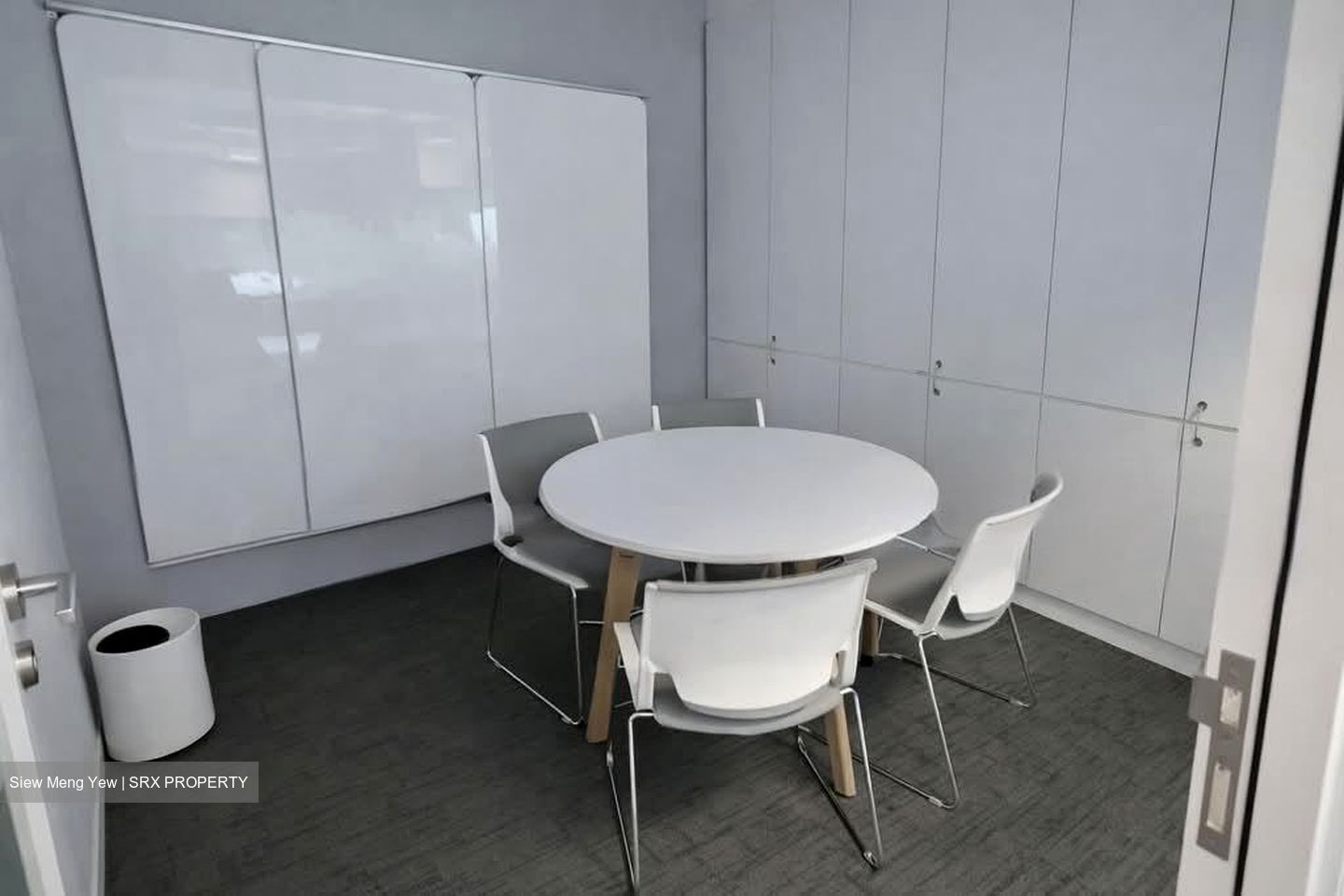 Gateway East (D7), Office #546354081